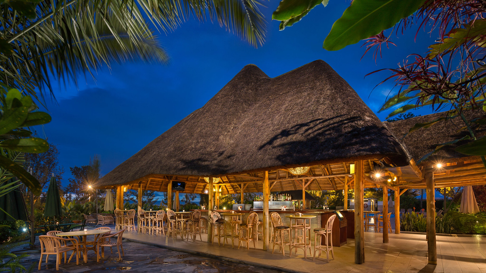 Poolside bar